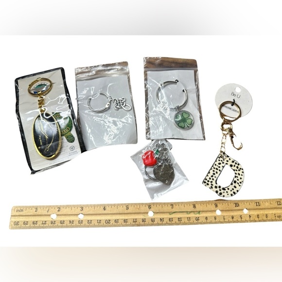 Bundle of Five Unique Keychains (NIP) 🗝️ - Picture 2 of 7
